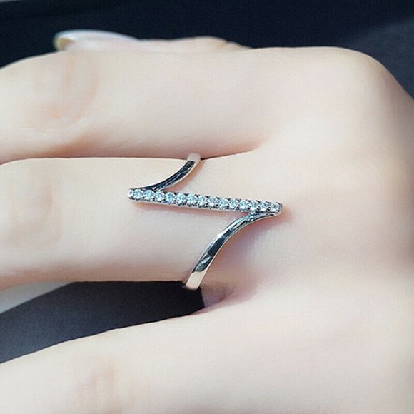 Elegant 925 Silver White Sapphire Ring New - Picture 3 of 5